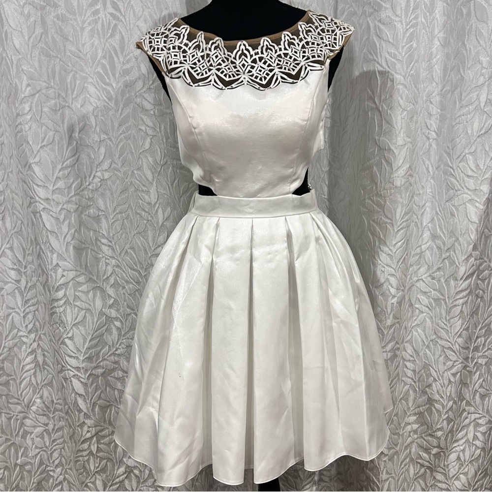Fit to flair short white dress wedding size 4